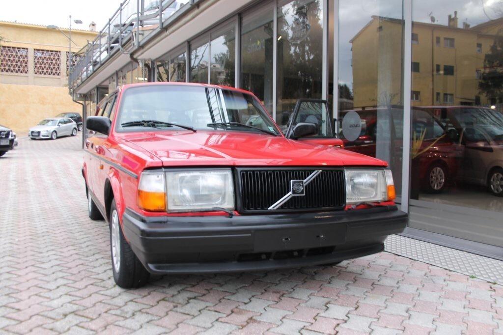 VOLVO 240 2.0 cat Station Wagon Polar