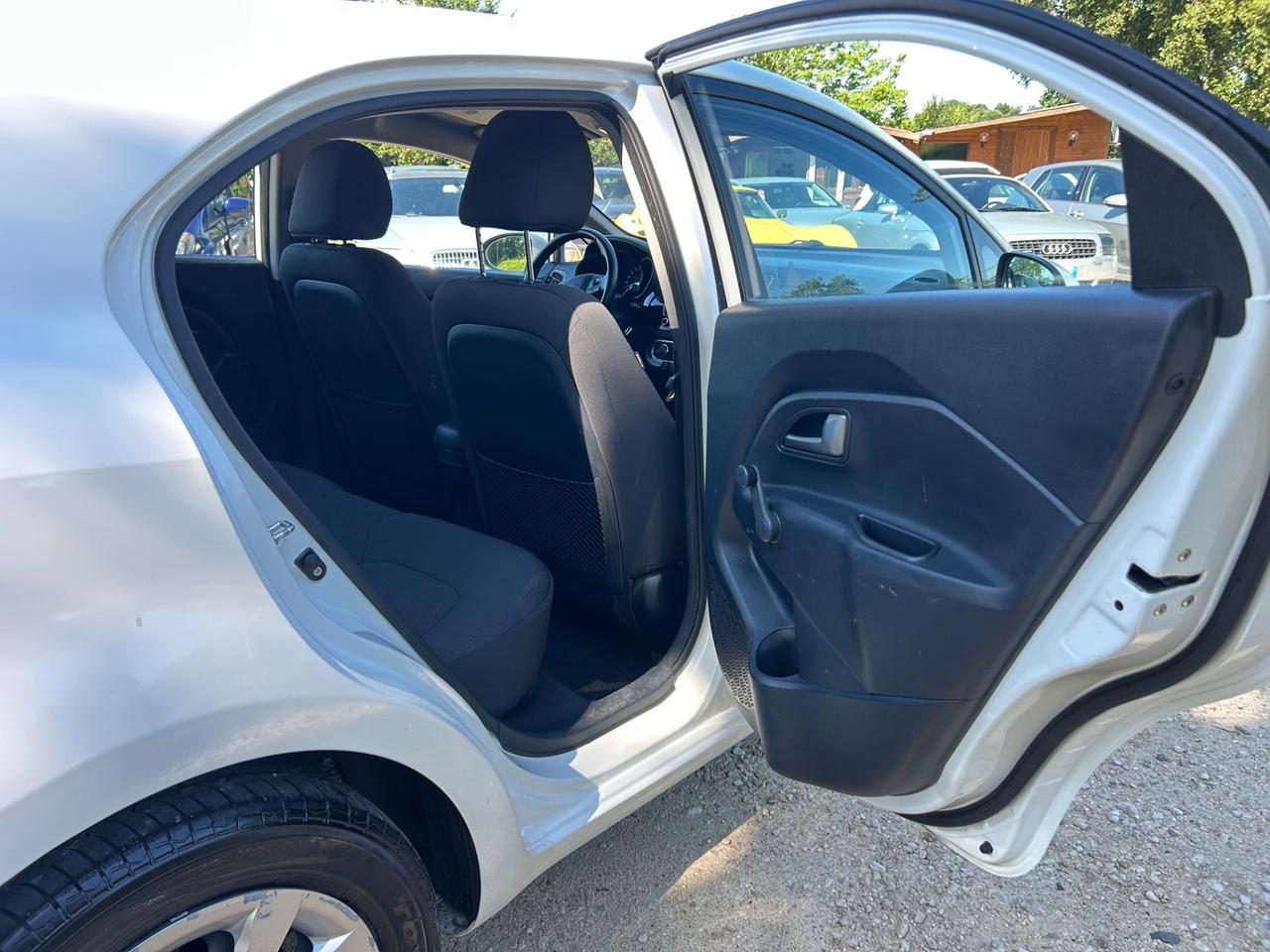 Kia Rio 1.2 CVVT 5p. Cool neopatentati rate permute