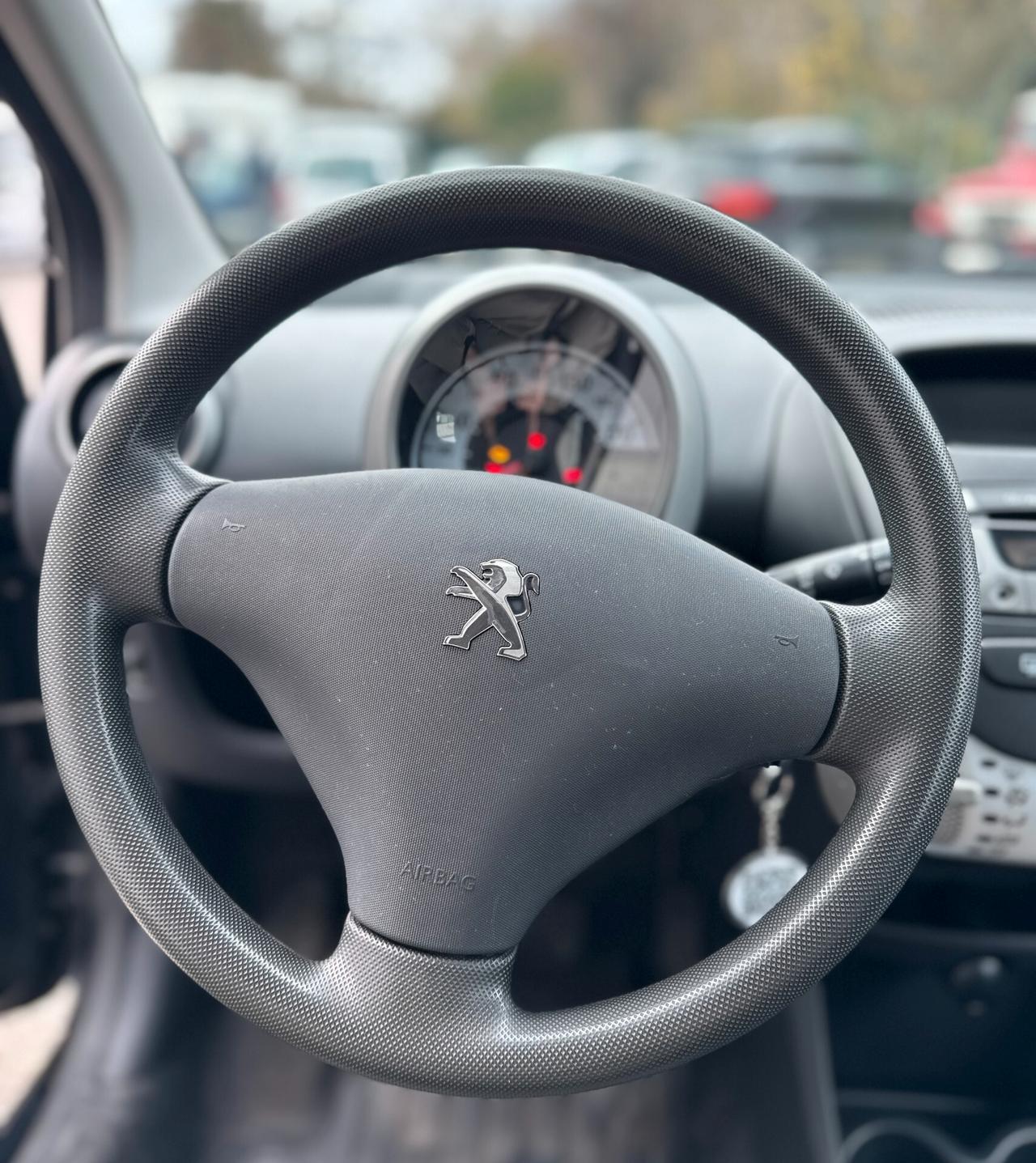 Peugeot 107 1.0 50kW 5P Benz *UNICO PROPRIETARIO*