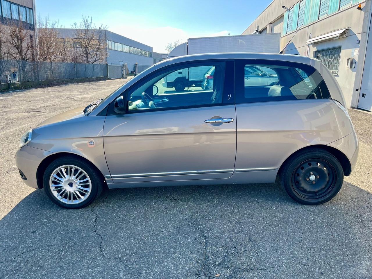 Lancia Ypsilon 1.2benzina 2011 92.000km perfetta per neopatentati