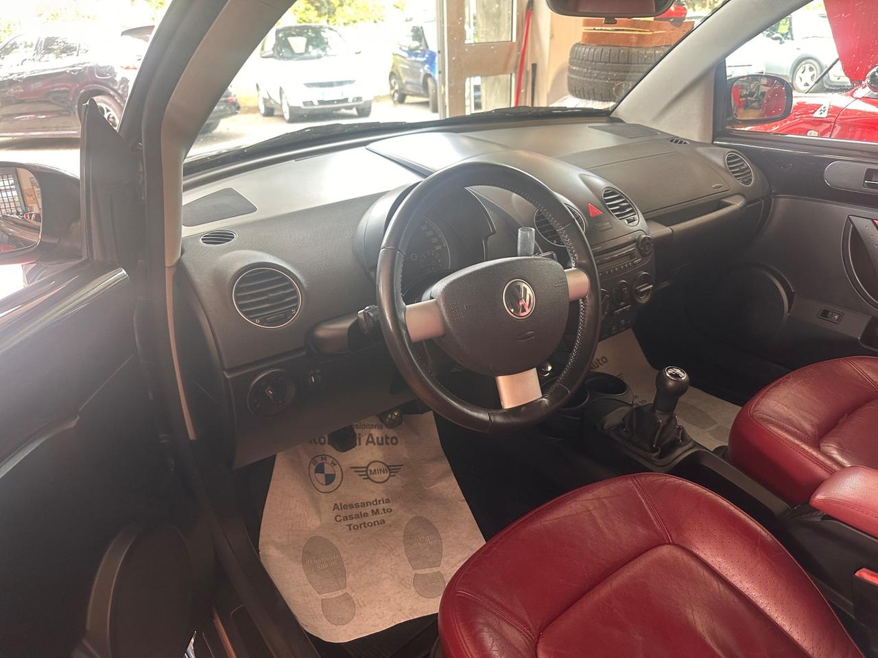 Volkswagen New Beetle 1.6 Cabrio Lim. Red Edt.