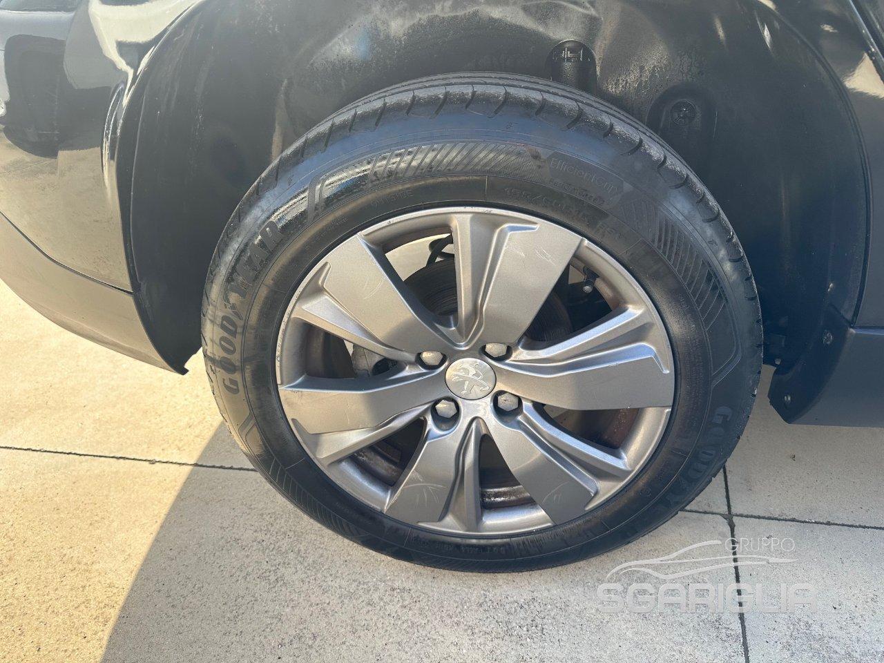 PEUGEOT 2008 1.6 HDI ALLURE