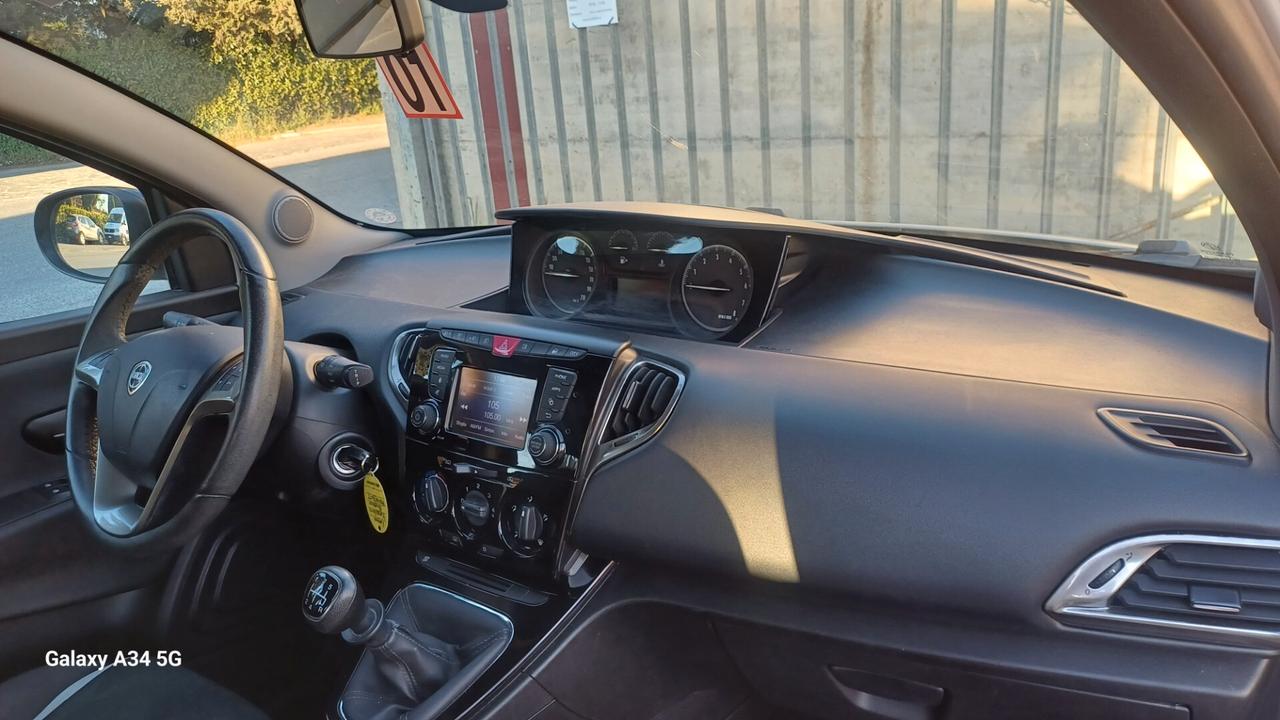 Lancia Ypsilon 1.2 69 CV 5 porte Platinum