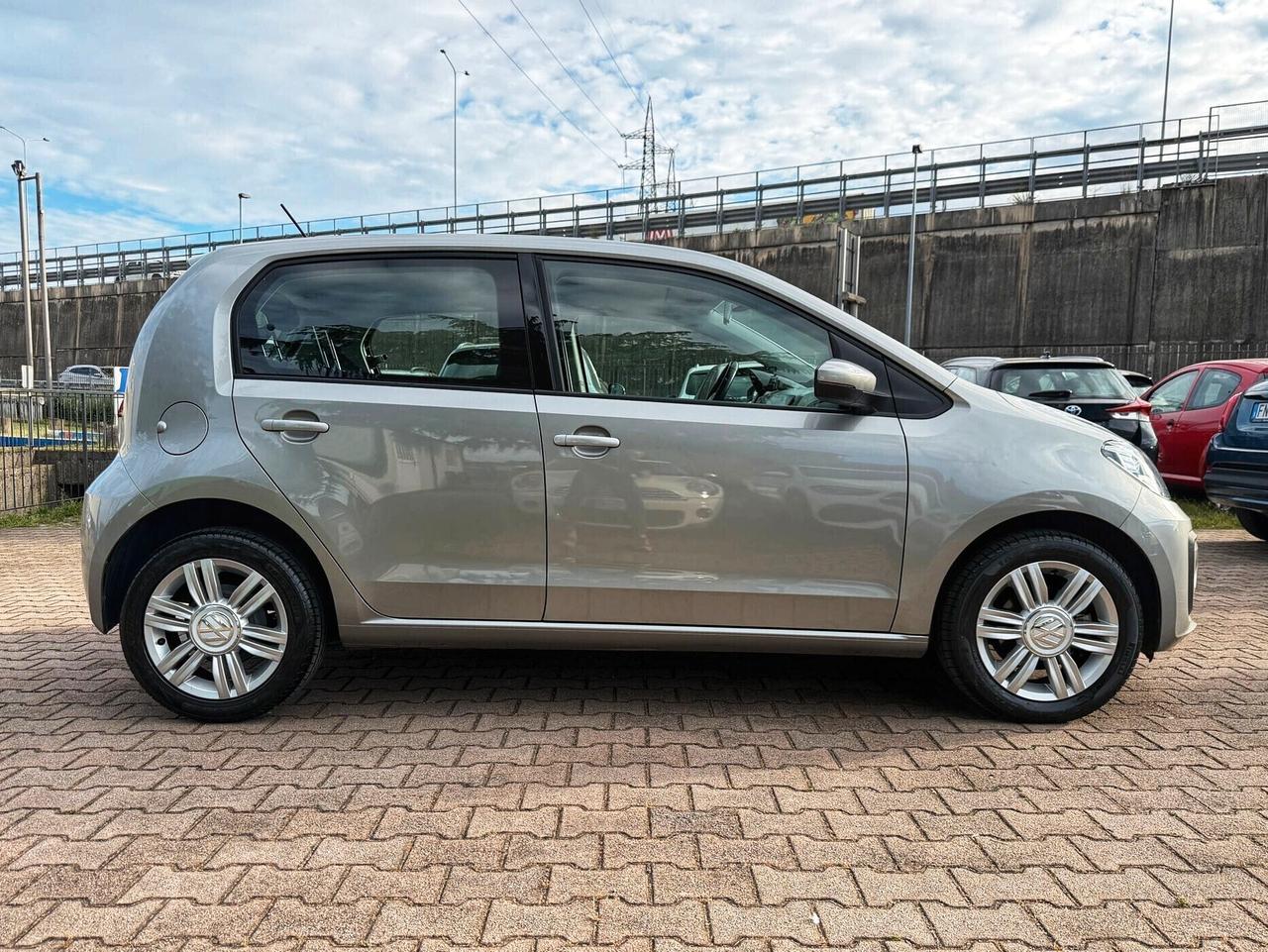 Volkswagen up! 1.0 75 CV 5p. AUTOMATICA TELECAMERA CRUISE SENSORI PDC