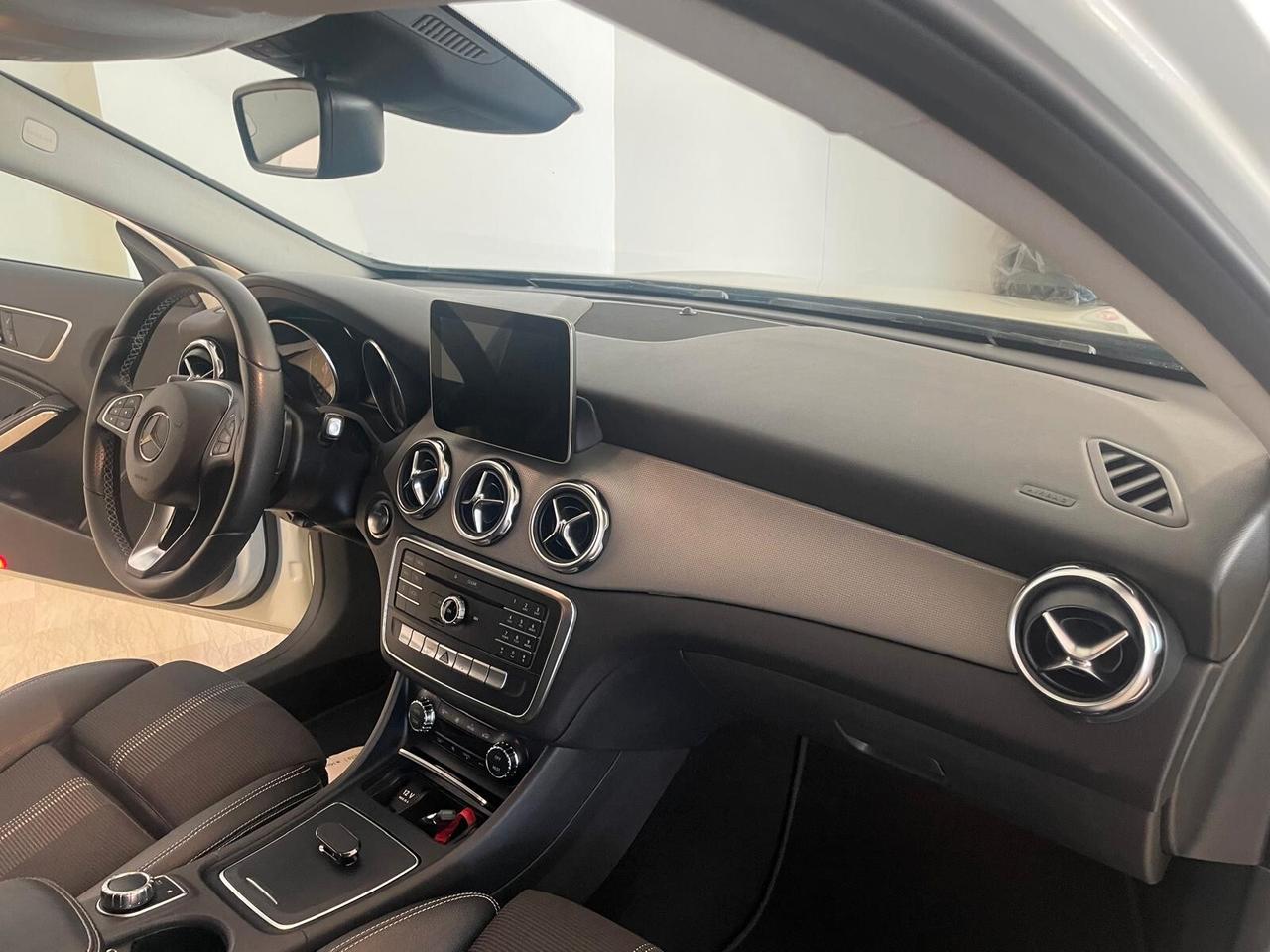 MERCEDES GLA 200d AUTOMATIC SPORT NIGHT EDITION – SOLO 41.332 KM CERTIFICATI