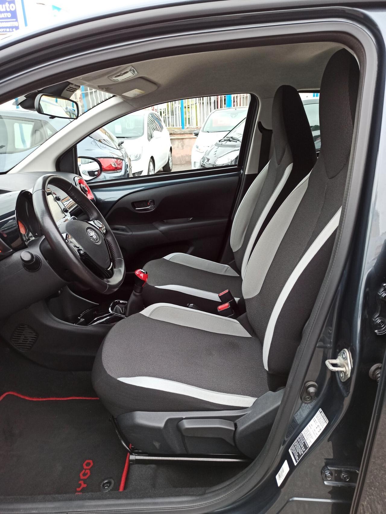 Toyota Aygo 1.0 VVT-i 69 CV 5 porte x-Black TSS MMT