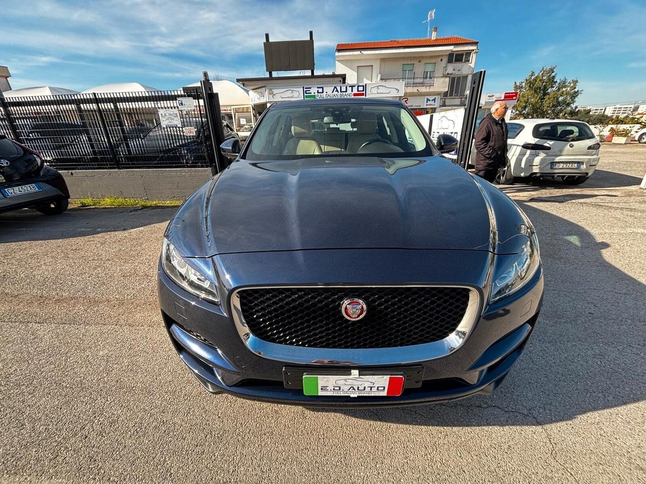 Jaguar F-Pace 2.0 D 180 CV AWD Prestige