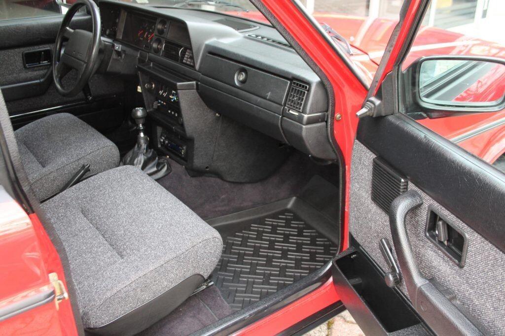 VOLVO 240 2.0 cat Station Wagon Polar