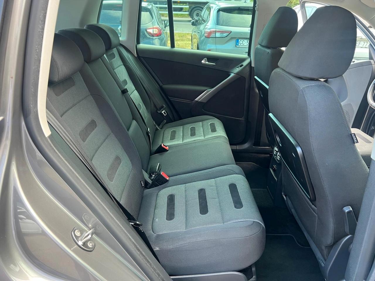Volkswagen Tiguan 2.0 TSI Sport & Style (18°)