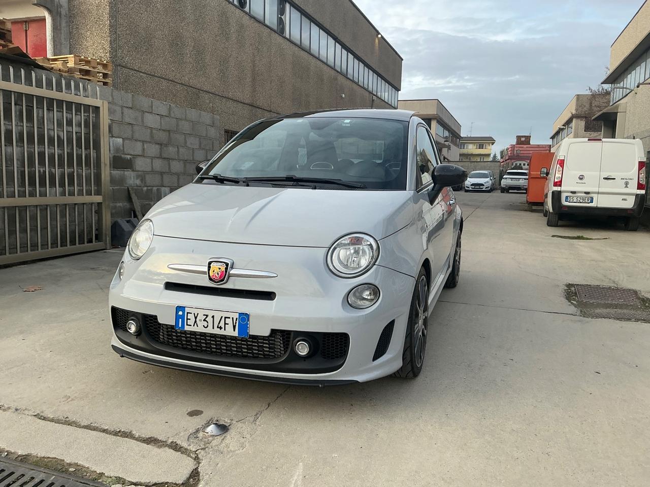Abarth 500 1.4 Turbo T-Jet Custom