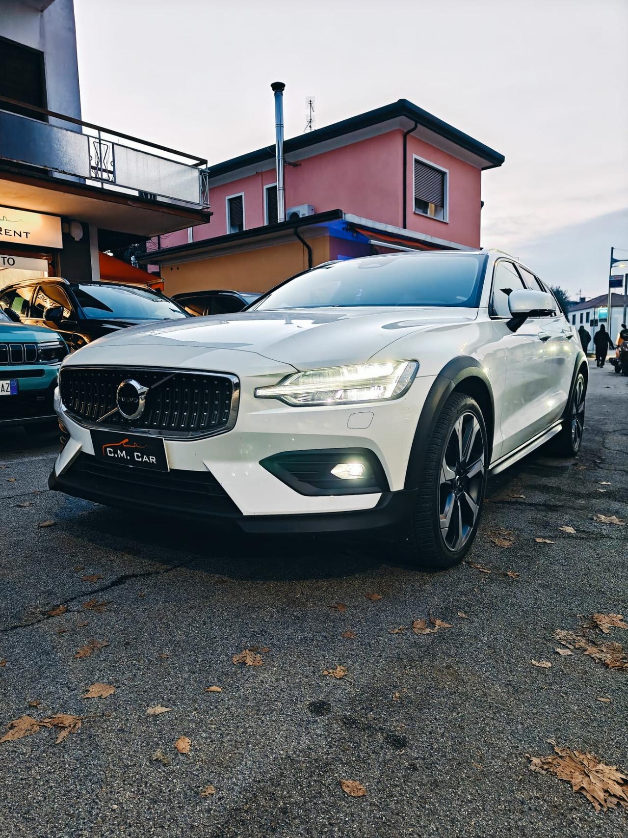 Volvo V60 Cross Country B4 (d) AWD automatico Plus