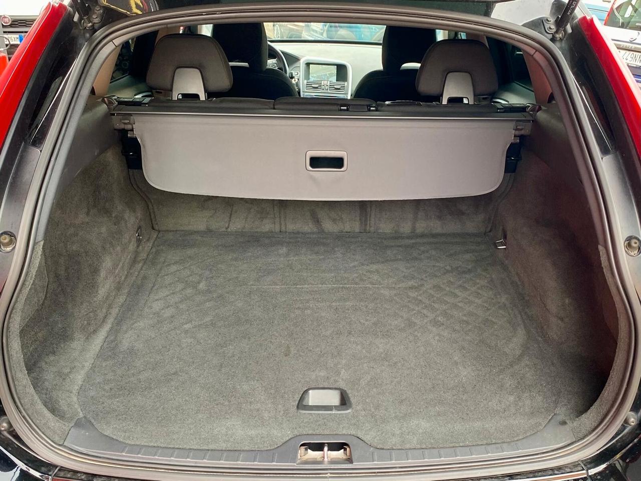 Volvo XC 60 XC60 D3 Geartronic R-design Momentum