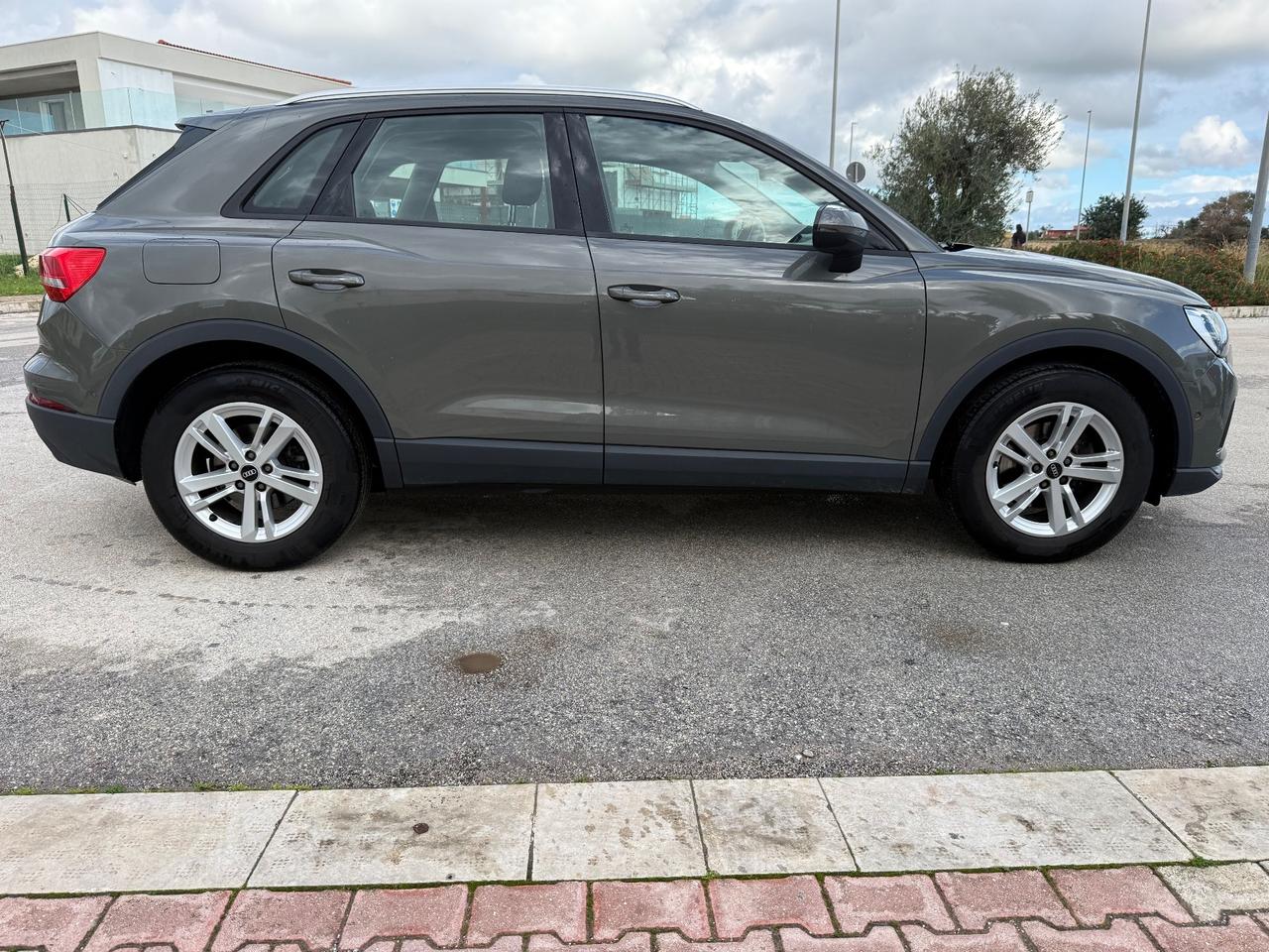 Audi Q3 35 TDI S tronic Business