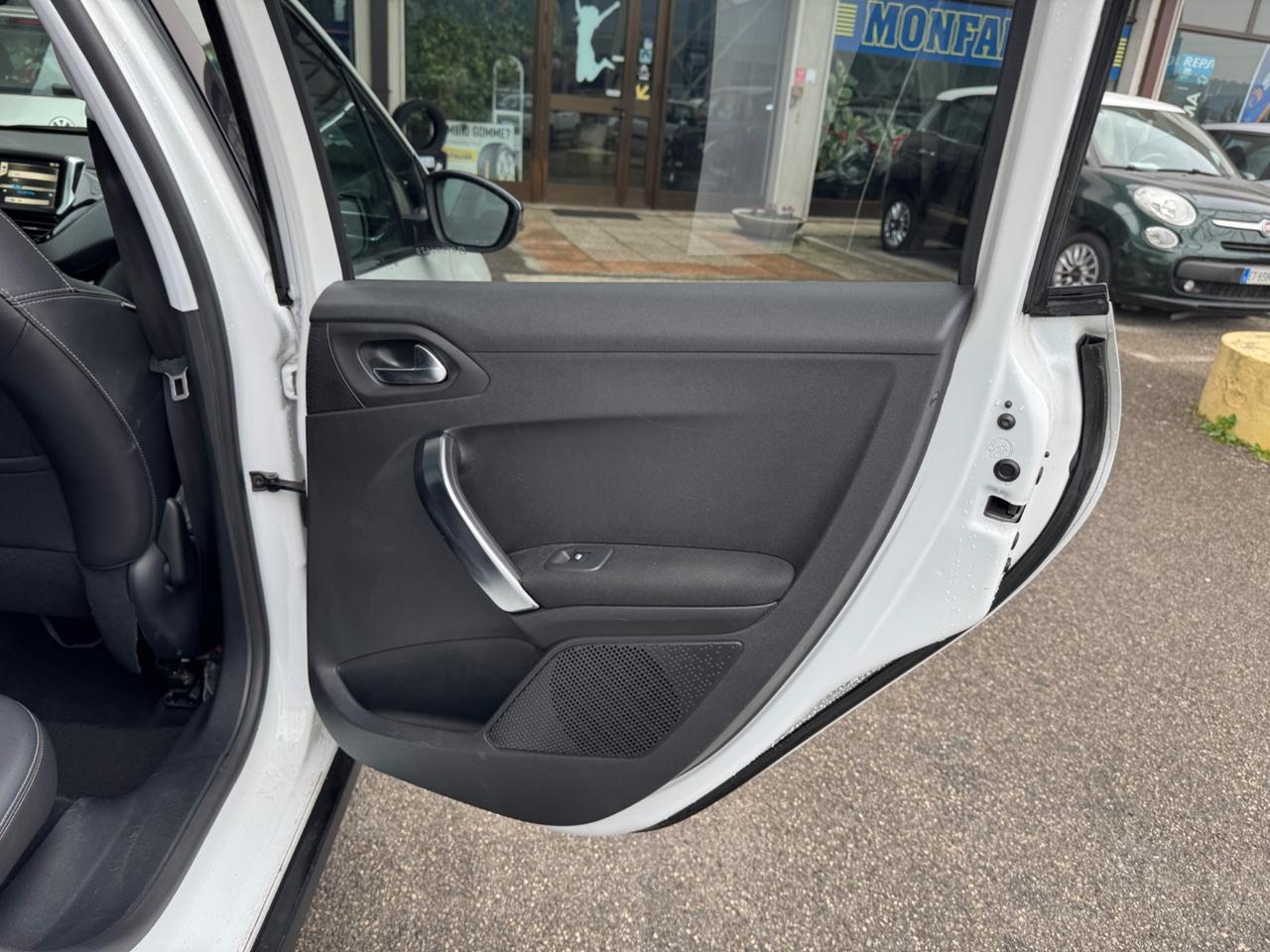 Peugeot 2008 1.6 e-HDi 115 CV Allure