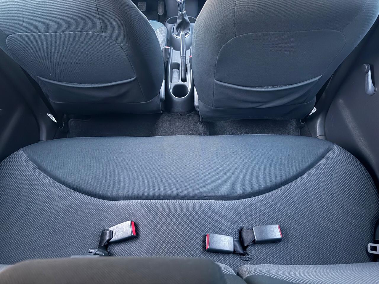 Toyota Yaris 1.0i 16V cat 5 porte Sol