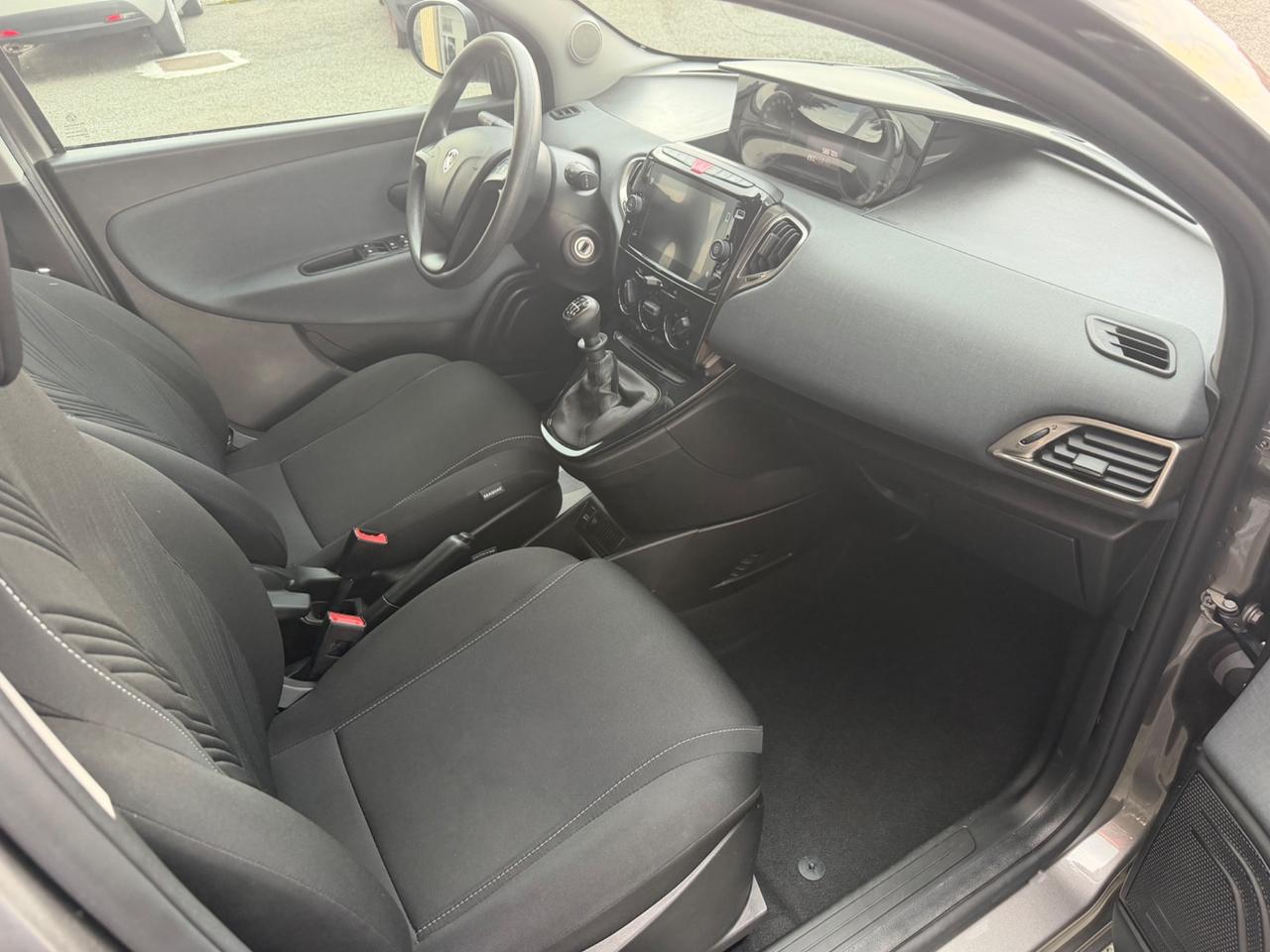 Lancia Ypsilon 1.0 Hybrid Gold