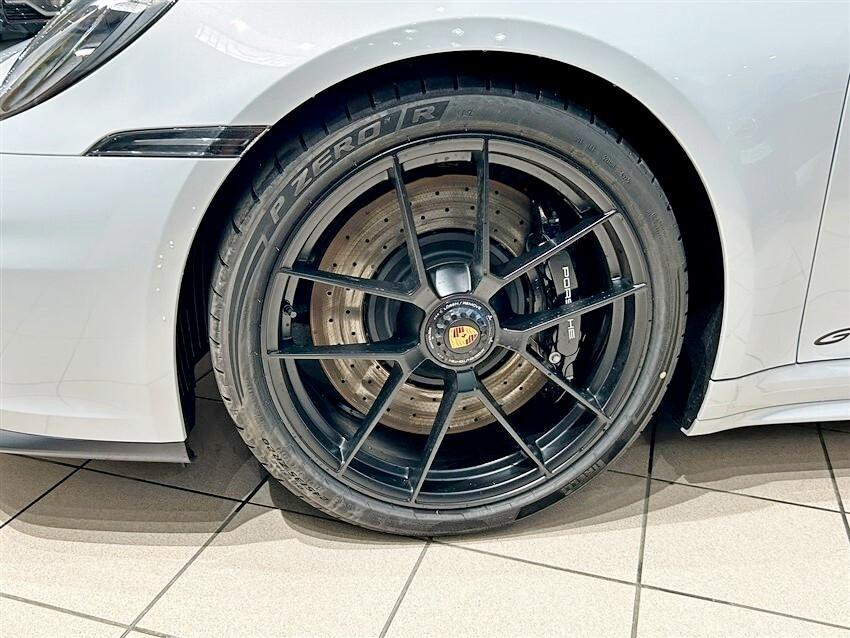 Porsche 911 Carrera GTS