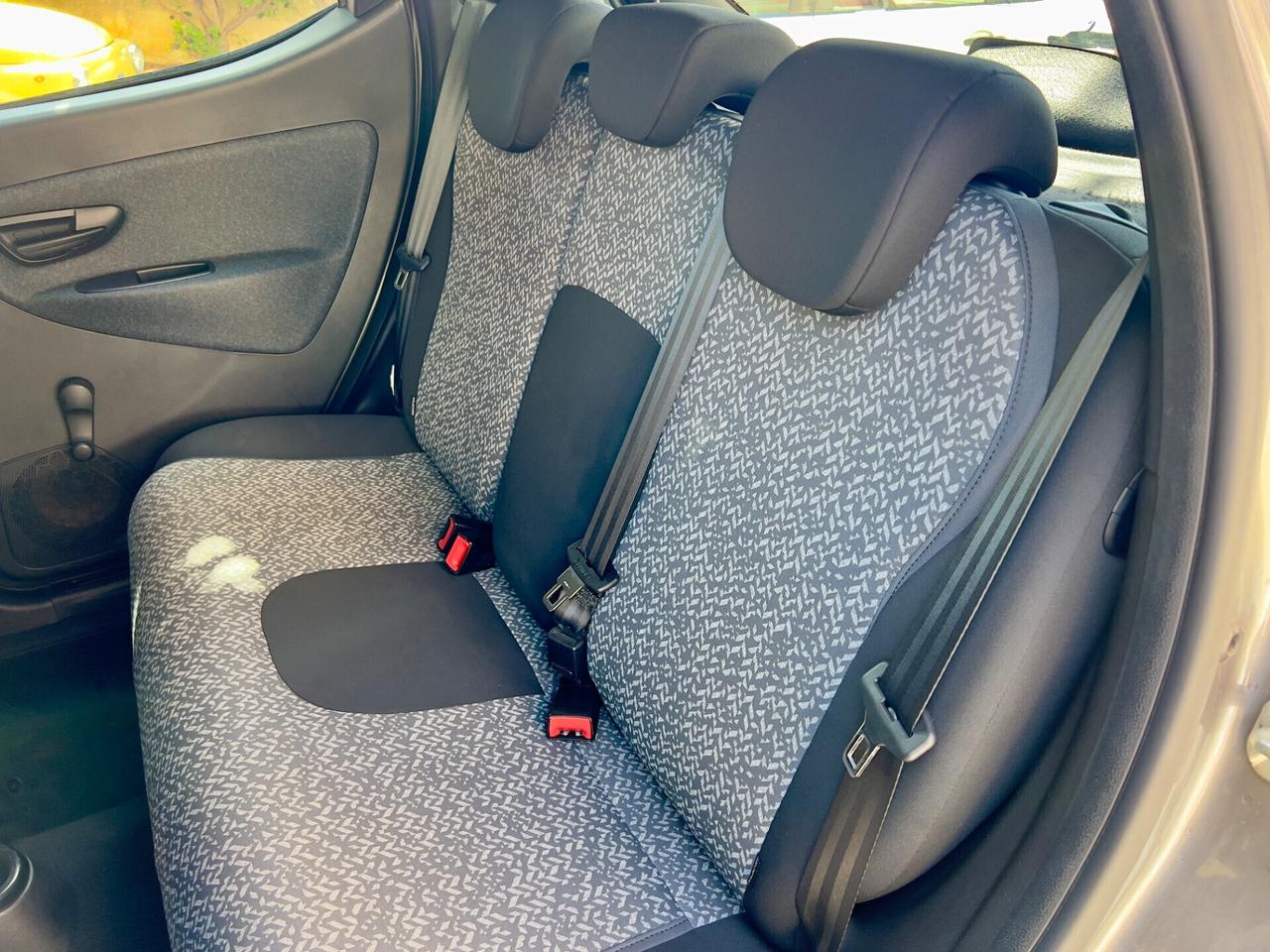 Lancia Ypsilon 1.0 FireFly 5 porte S&S Hybrid Ecochic Silver