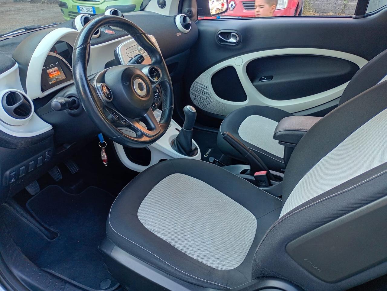SMART FOR TWO 1.0 BENZINA 52 KW MANUALE 2015 PASSION