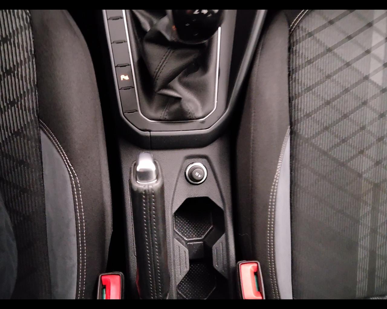 VOLKSWAGEN Polo VI 2022 - Polo 1.0 tsi R-Line 95cv