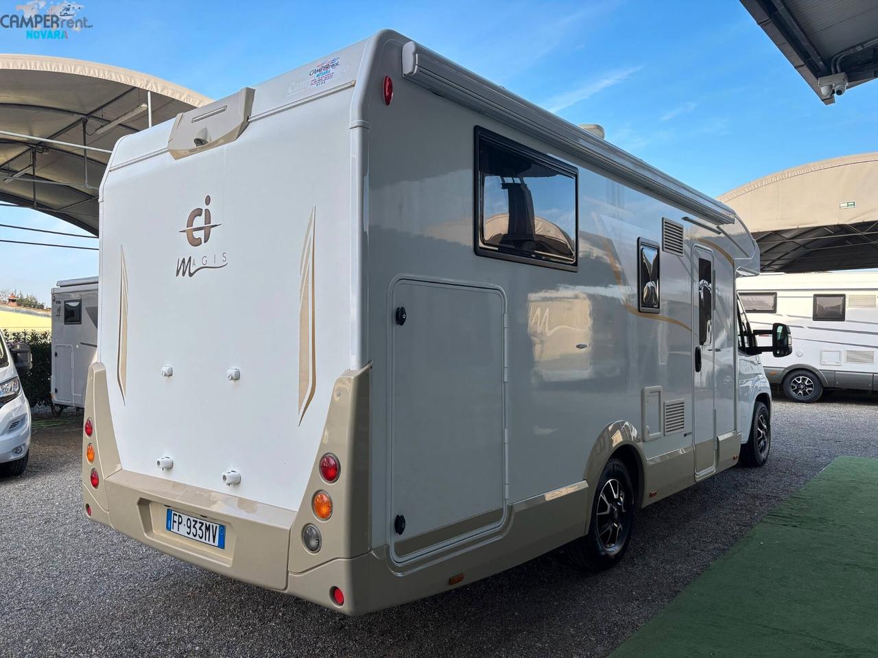 CI MAGIS 65 XT - Semintegrale con letto nautico ad altezza variabile ed ampio garage