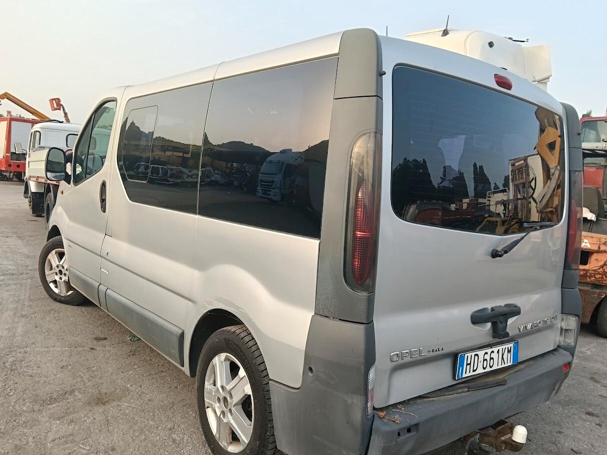 Opel Vivaro 27 1.9 DTI 8 posti + gancio traino