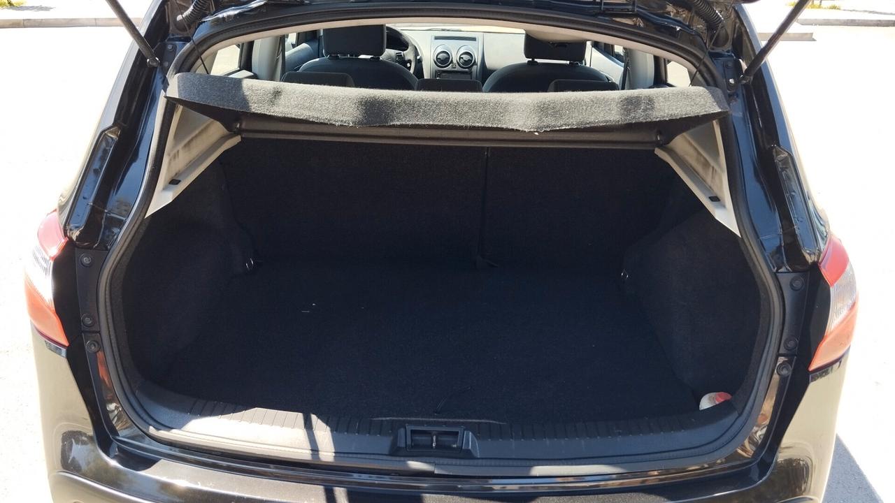 NISSAN QASHQAI 1.6 BENZ-2014