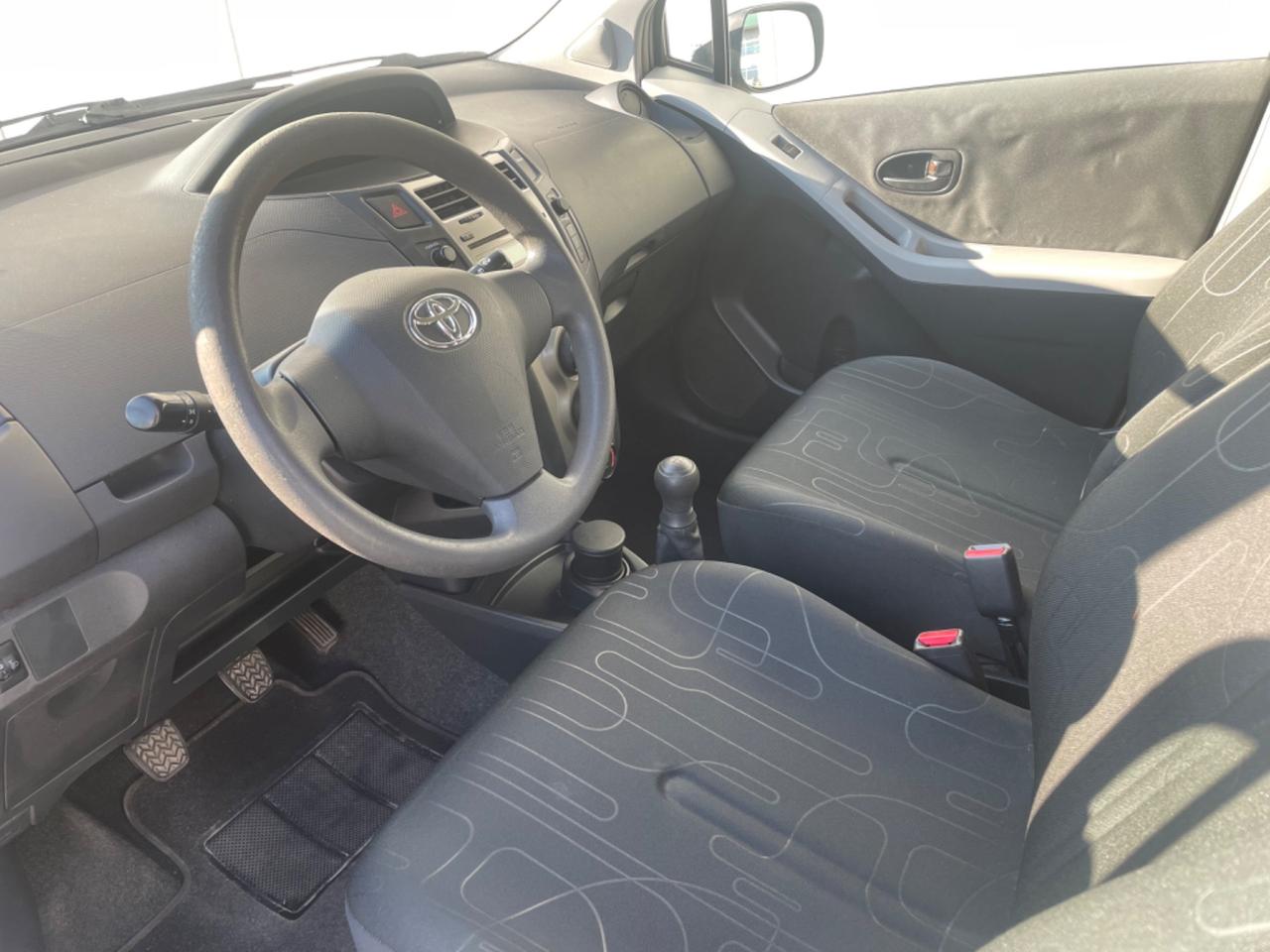 Toyota Yaris 1.0 5 porte