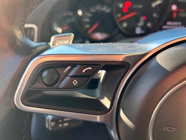 Porsche 911 Carrera 4S Cabriolet PDK Interni heritage design