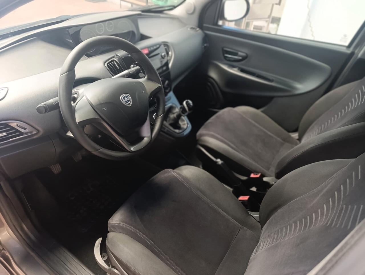 Lancia Ypsilon 1.2 69 CV 5 porte S&S Silver