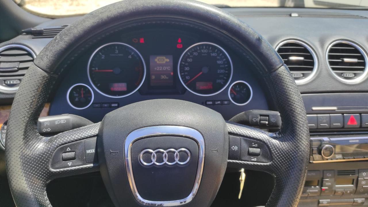 Audi A4 S-LINE Cabriolet 2.0 TDI 140CV