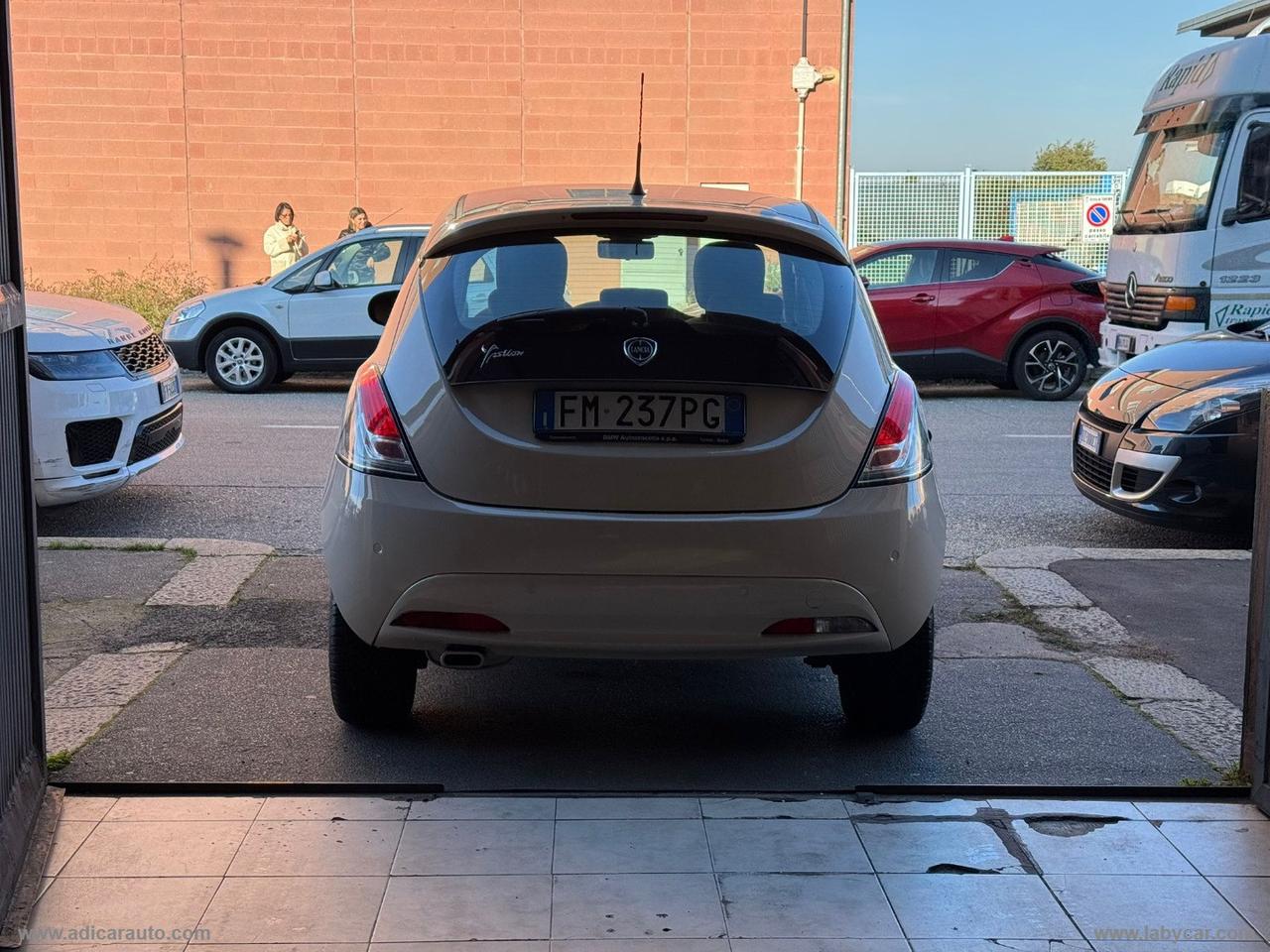 LANCIA Ypsilon 1.2 69 CV 5p. Silver