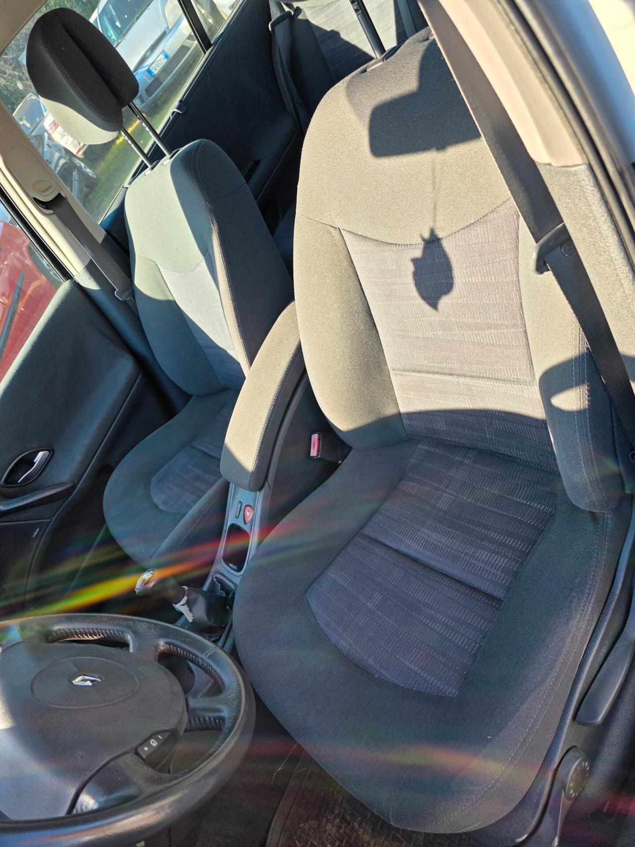 Renault Laguna 1.6 16V Teknos