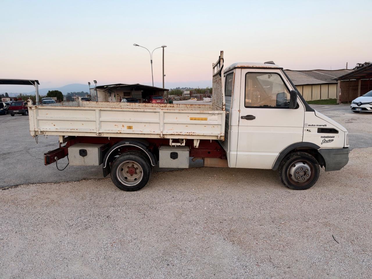 Iveco daily 35-8 cassone ribaltabile ruote gemellate