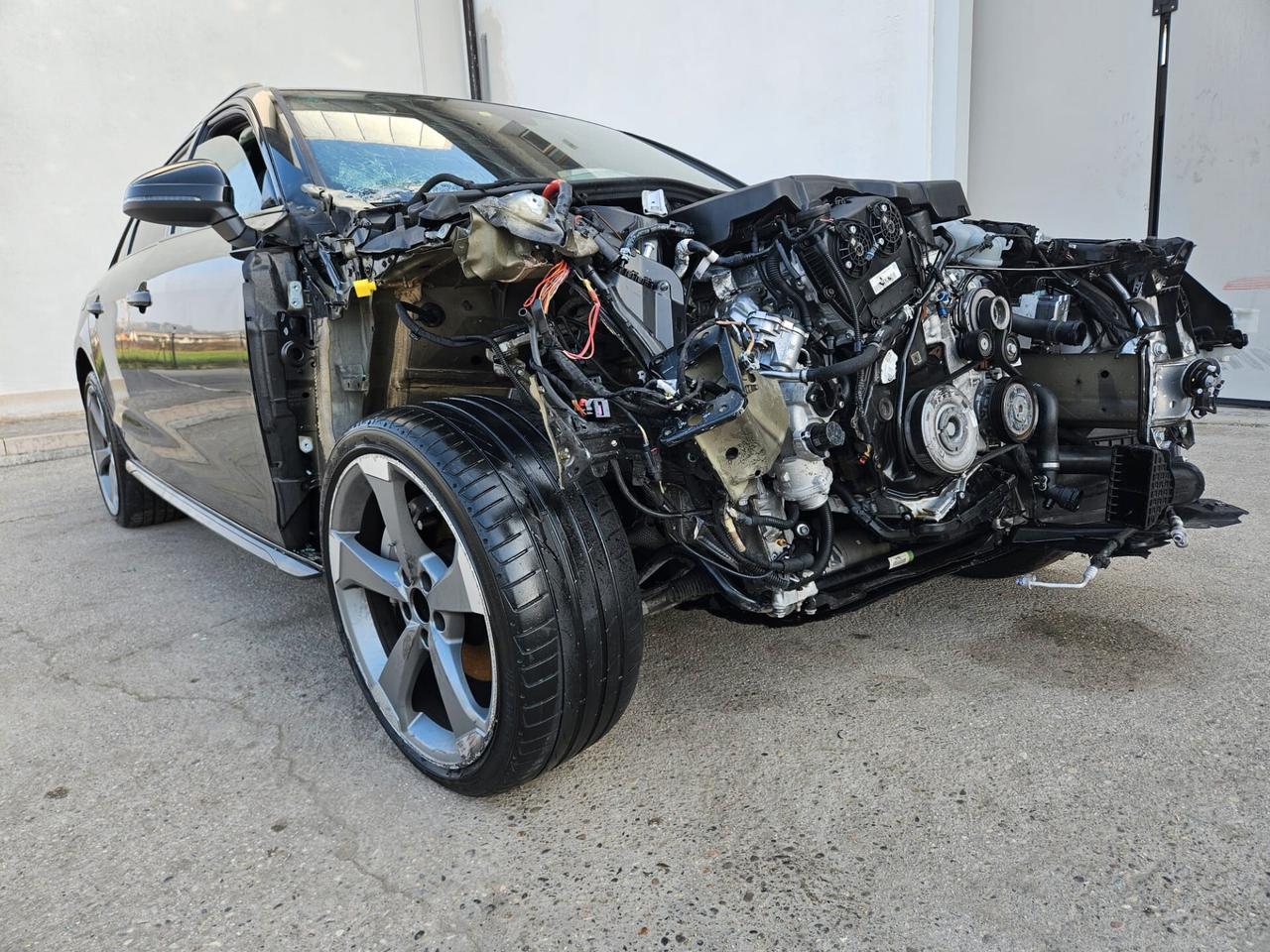 Audi A4 Avant 40 2.0 tfsi mhev S line 204cv INCIDENTATA