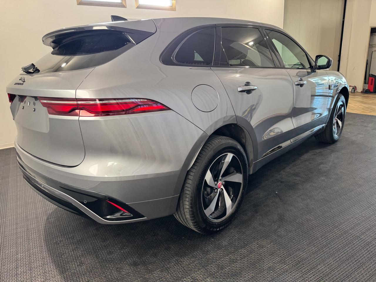 Jaguar F-Pace 2.0 D 163 CV AWD aut. R-Dynamic SE