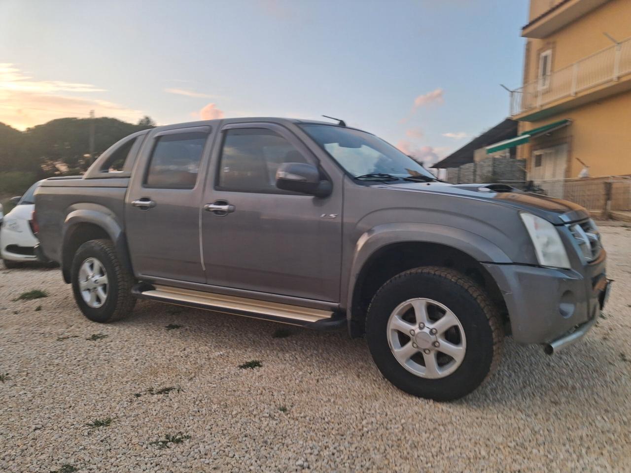 Isuzu D-Max 2.5 TD cat Space Cab 4WD Pick-up