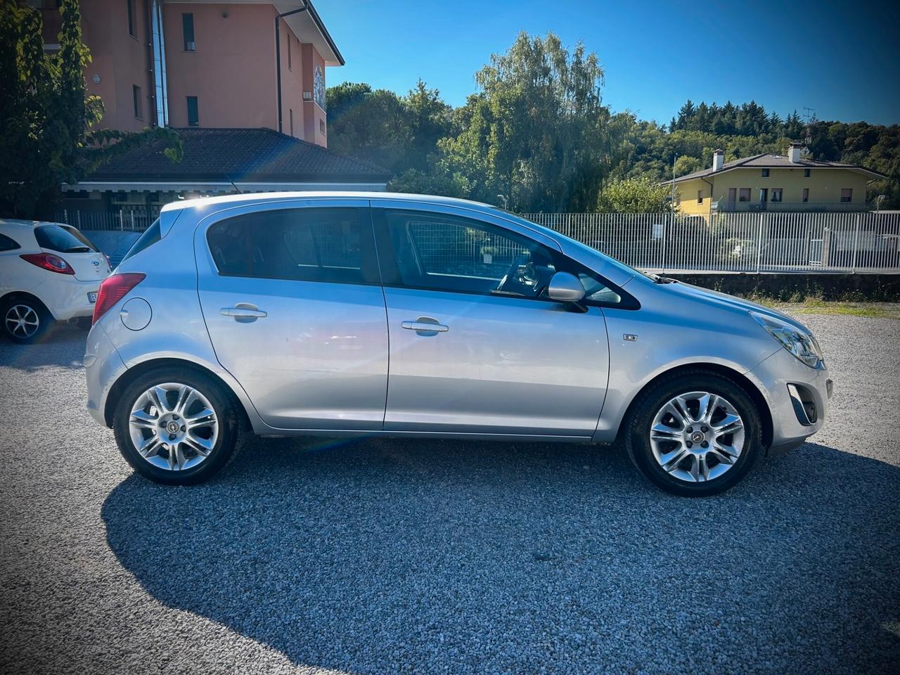 Opel Corsa 1.2 5 porte - NEOPATENTATI