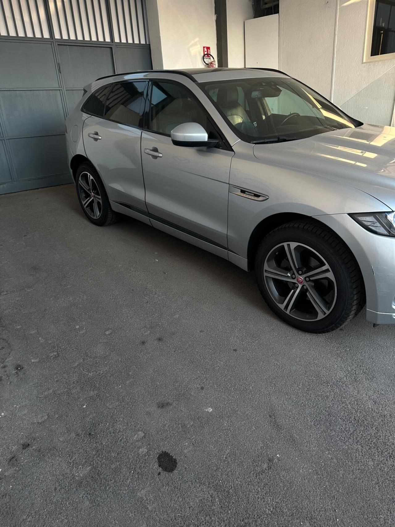 Jaguar F-Pace 2.0 D 180 CV AWD R-Sport