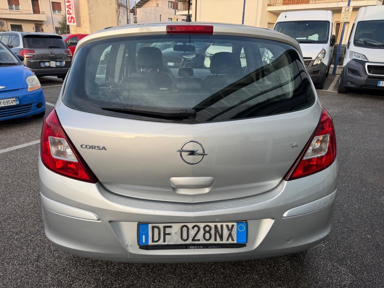 Opel Corsa 1.4 16V 5 porte Cosmo