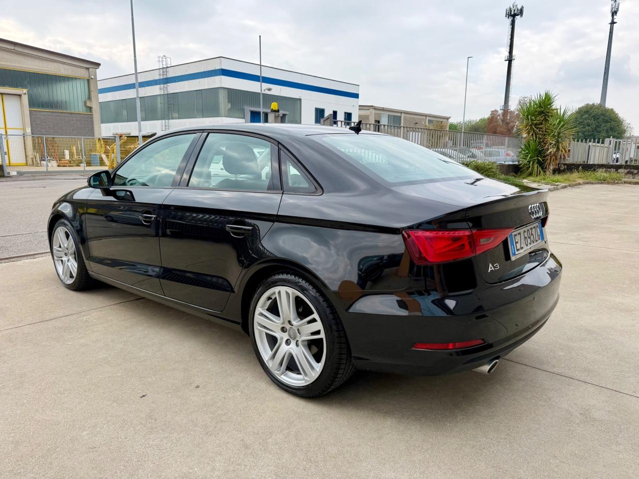 Audi A3 Sedan 1.6 TDI clean diesel S tronic Ambiente