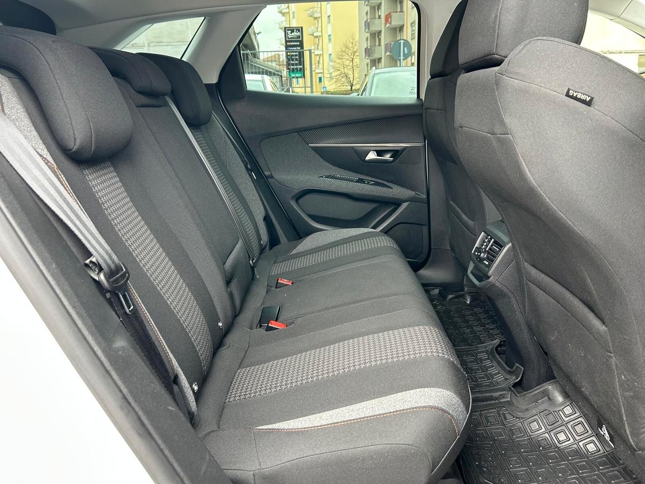 Peugeot 3008 BlueHDi 130 S&S Business