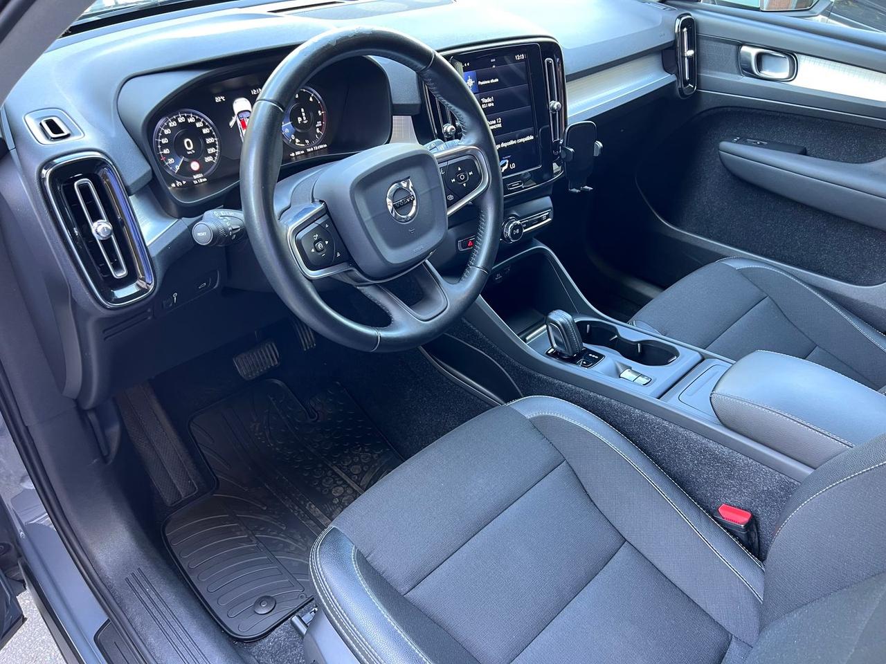 Volvo XC40 Momentum Pro D3 #6864