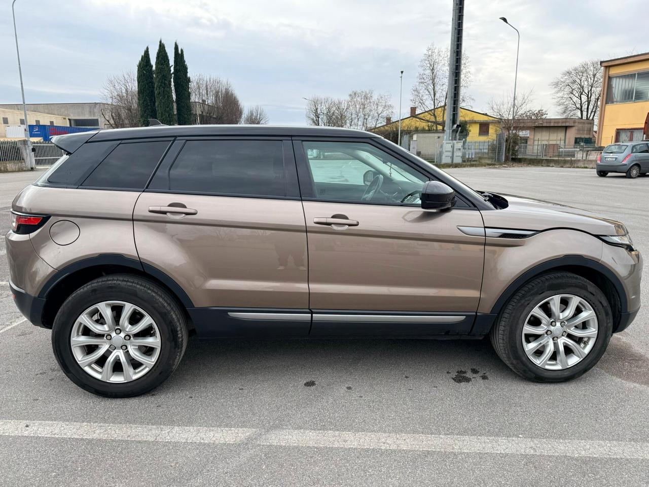 Land Rover Range Evoque 2.0 TD4 180 CV 5p. Pure