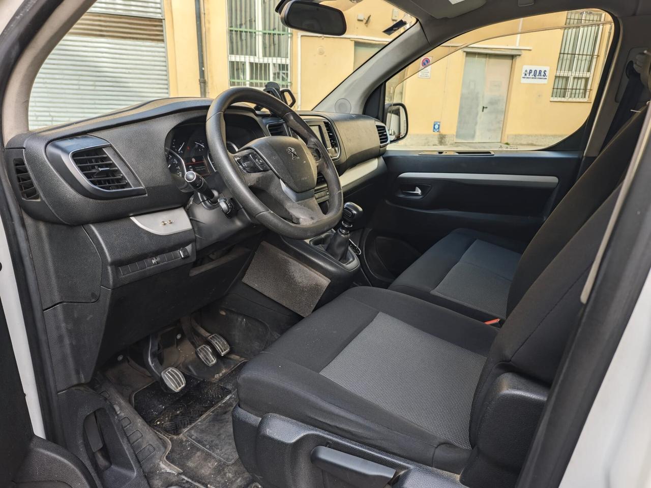 Peugeot Traveler- Pulmino 9 posti-2017