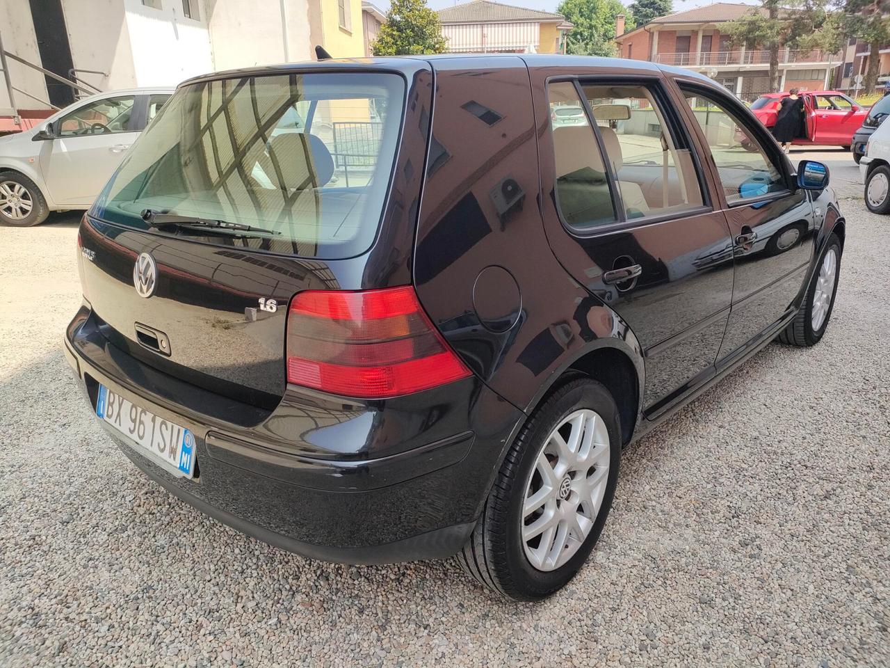 Volkswagen Golf 1.6 16V 5p. aut. Highline