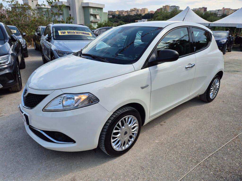 Lancia Ypsilon 1.2 69 CV 5 porte 27.000 KM