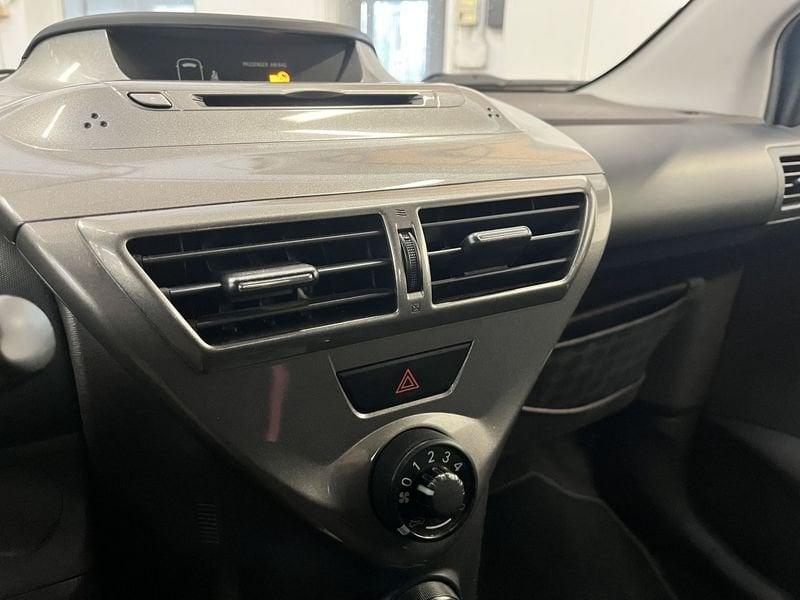 Toyota iQ iQ 1.0 cvt (multidrive)