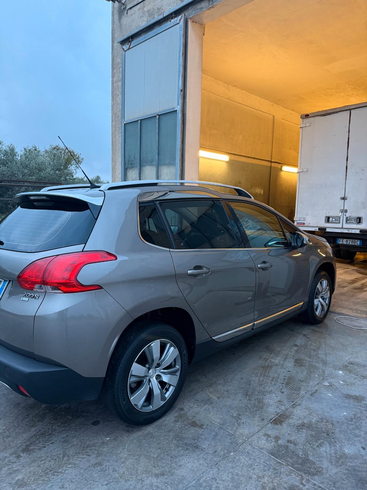 Peugeot 2008 1.6 e-HDi 115 CV Stop&Start Allure