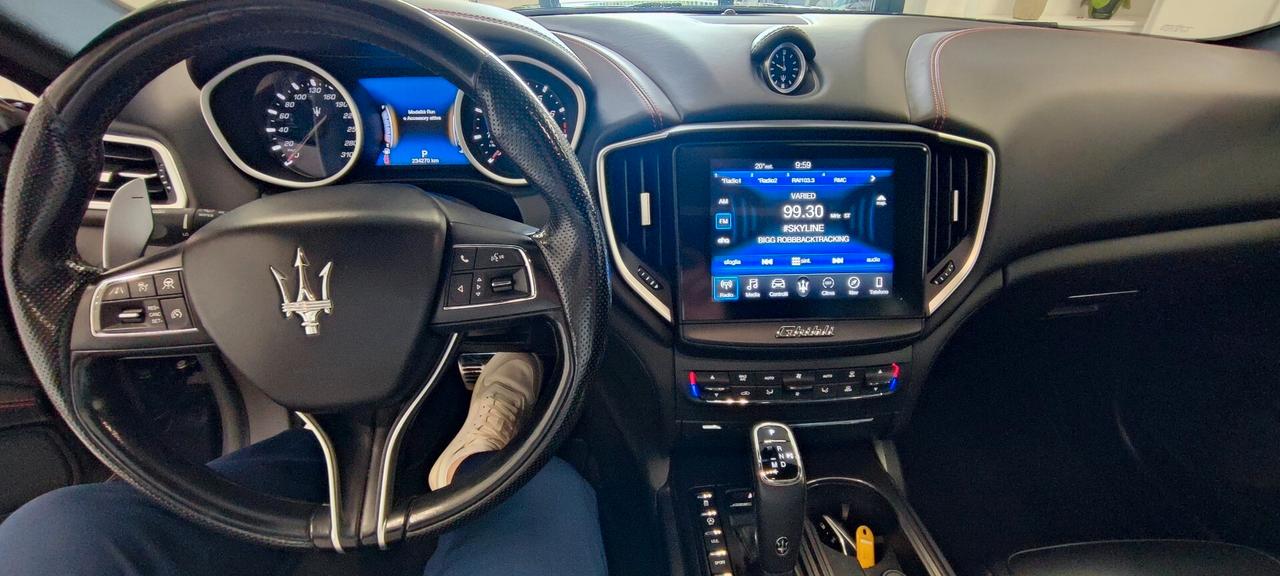 Maserati Ghibli V6 430 CV Q4 Gransport